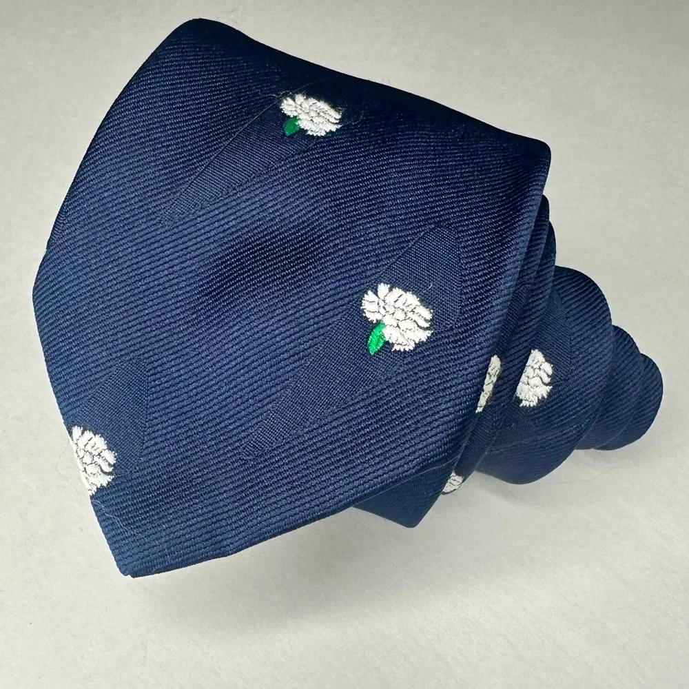 🥂SOLD🥂Vintage Embroidered White Rose Navy Blue Classic 3” Blade Tie - Picture 1 of 7